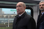 Президент России Владимир Путин во время поездки на «Иволге» от Белорусского вокзала по маршруту МЦД «Одинцово-Лобня», 21 ноября 2019 года