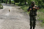 Военнослужащий вооруженных сил Украины в поселке Марьинка