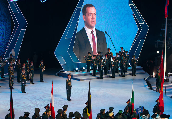 Председатель правительства РФ Дмитрий Медведев выступает на&nbsp;церемонии открытия III Всемирных зимних военных игр 2017&nbsp;года на&nbsp;арене &laquo;Ледяной куб&raquo; в&nbsp;Сочи