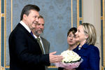 Президент Украины Виктор Янукович и госсекретарь США Хиллари Клинтон во время встречи в Киеве, 2010 год