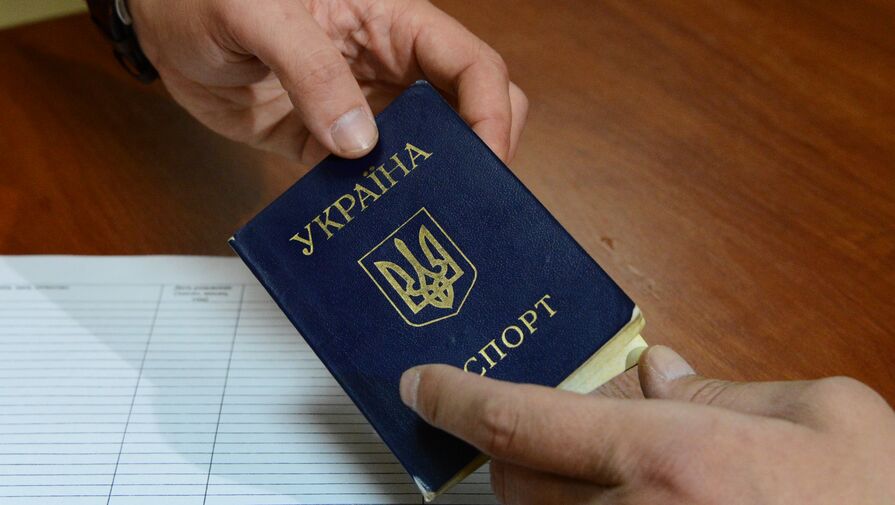 Украинцы призывного возраста больше не смогут получить загранпаспорта за пределами Украины