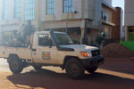 Специальные силы Мали около отеля Radisson Blu в Бамако