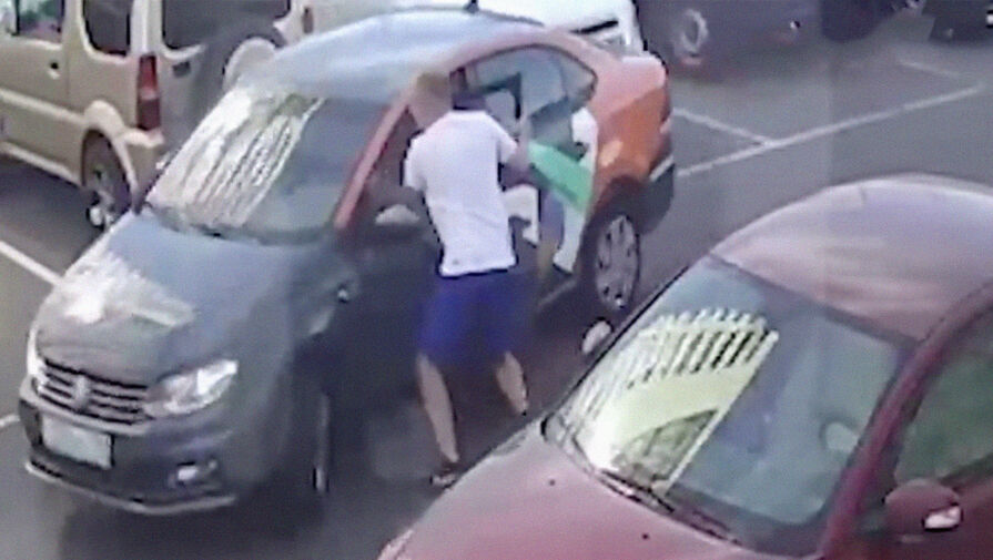 В Химках женщина на каршеринге, пытаясь припарковаться, разбила три автомобиля