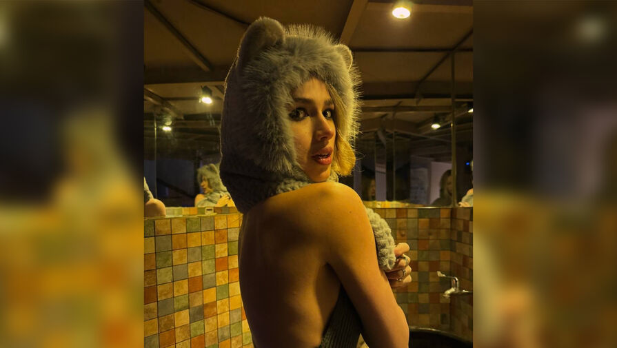 Загитова выложила фото с голой спиной