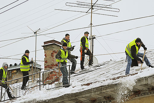 Петербургских чиновников заподозрили в мошенничестве при уборке снега