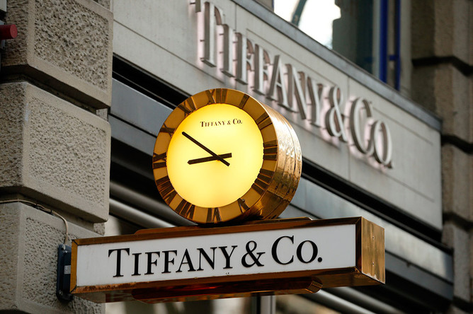 Бывшая вице-президент Tiffany осуждена за кражу украшений