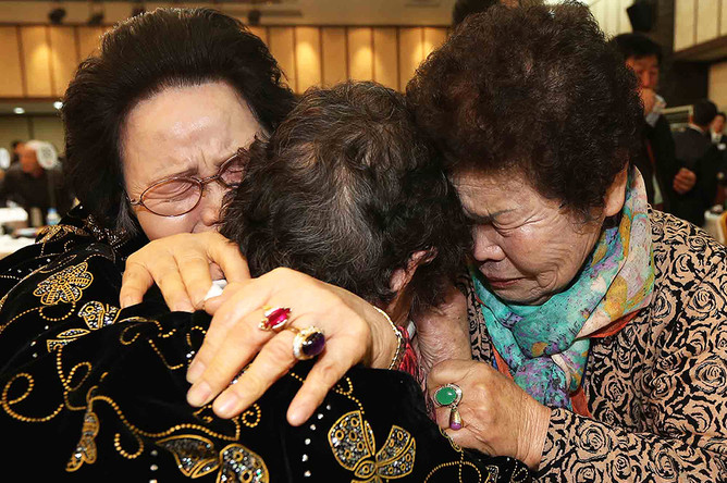 В КНДР прошли встречи разделенных корейских семей