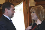 15 апреля 2009 года. Президент России Дмитрий Медведев вручил Алле Пугачевой орден «За заслуги перед Отечеством» III степени