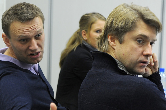 Блогер Алексей Навальный и исполнительный директор «Фонда борьбы с коррупцией» Владимир Ашурков