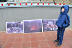 Мальчик во время траурного митинга на мемориале героям Халхин-Гола в память трагических событий в Одессе 2 мая прошлого года в Доме профсоюзов