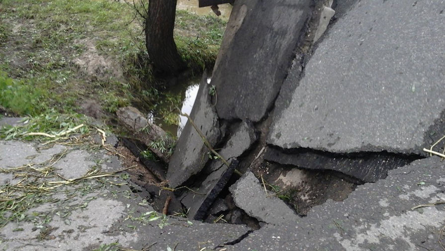 На&nbsp;месте обрушения автомобильного моста в&nbsp;Новой Москве, 10 июня 2020 года