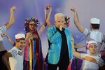 Борис Моисеев выступает на музыкальном фестивале «Песня года 2014» в СК «Олимпийский»