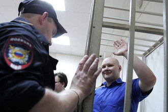 Очередное заседание суда над националистом Даниилом Константиновым закончилось приездом в суд автобуса с ОМОНом