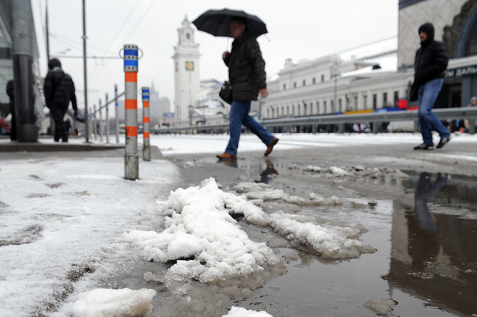В столице РФ предполагается мокрый снег и гололедица — МЧС