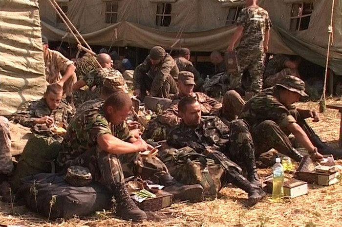 Украинские военнослужащие в&nbsp;палаточном лагере в&nbsp;Ростовской области