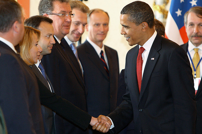 Президент США Барак Обама во время представления российской делегации перед&nbsp;началом российско-американских переговоров в&nbsp;Кремле
