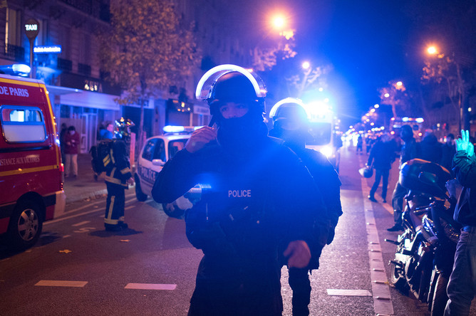 Полиция около театра Bataclan в Париже