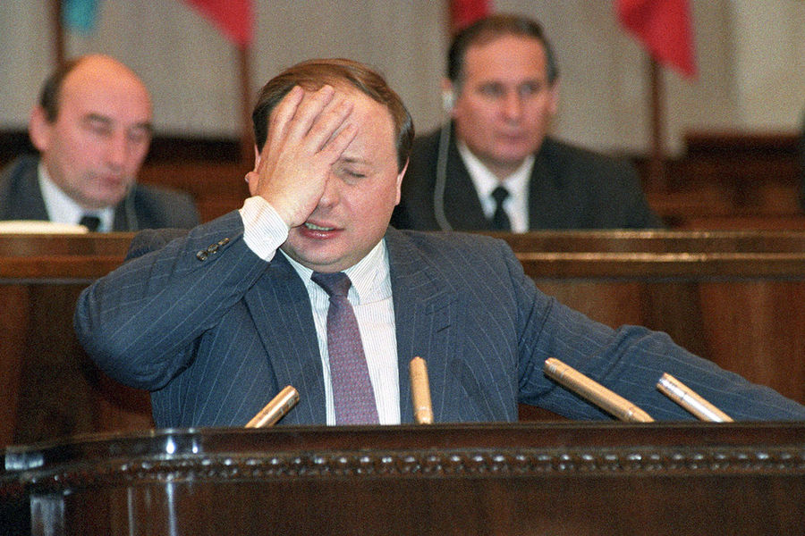 Егор Гайдар выступает на VII съезде народных депутатов Российской Федерации, 1992 год