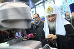 Патриарх Московский и всея Руси Кирилл около робота на православном студенческом форуме в Москве, 2016 год