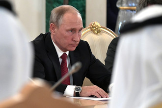 Президент России Владимир Путин во время переговоров с королем Саудовской Аравии Салманом ибн Абдул-Азиз Аль Саудом в Москве, 5 октября 2017 года