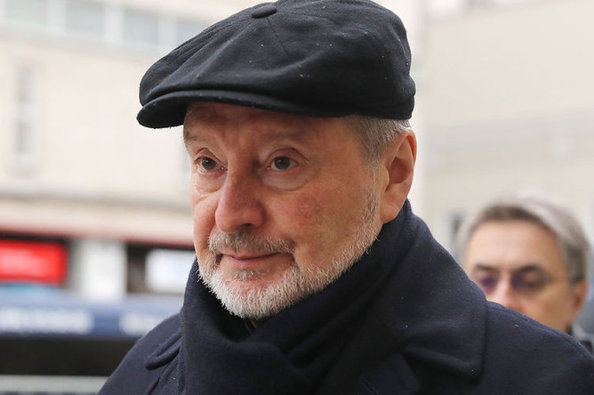 Актер Вениамин Смехов у театра «Ленком», где проходит церемония прощания с актером Николаем Караченцовым