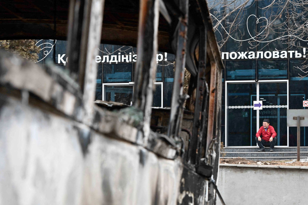 Последствия беспорядков в Алма-Ате, вызванных повышением цен на топливо в Казахстане, 9 января 2022 года
