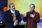 Режиссеры Константин Худяков, получивший специальный приз «За достижения в телевизионном кинематографе» за 2015 год (фильм «Однажды в Ростове»), и Сергей Урсуляк (слева направо) 