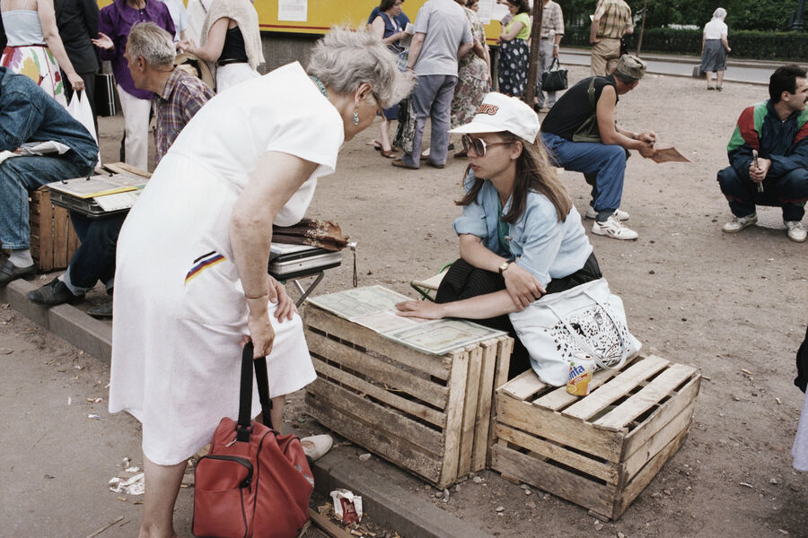 Брокеры, продающие акции общества &laquo;МММ&raquo; в&nbsp;Москве, 1994&nbsp;год 