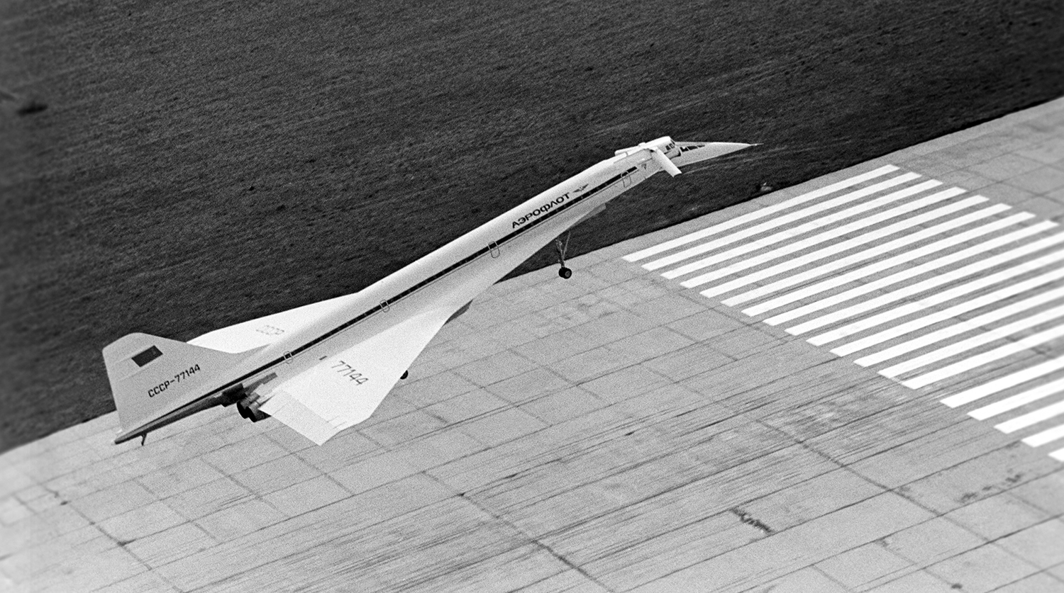 Ту 144 пассажирский самолет скорость. Ту-144 сверхзвуковой самолёт. Туполев 144. Ту-144 1968. Пассажирский сверхзвуковой авиалайнер – ту-144.