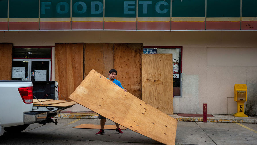 Разрушительный ураган «Лаура» ударил по территории США