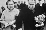 Леонид Брежнев с супругой во время голосования в Совет Национальностей Верховного Совета СССР, 1981 год