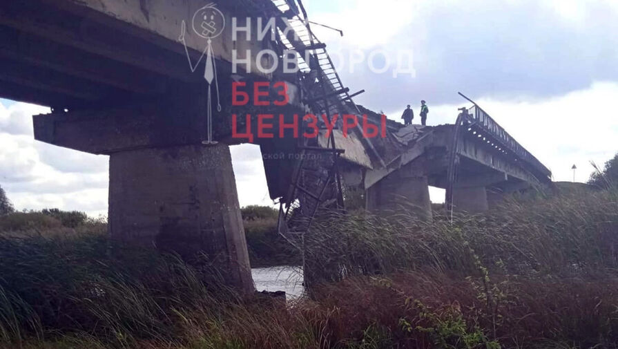 Автомобильный мост обрушился в Нижегородской области