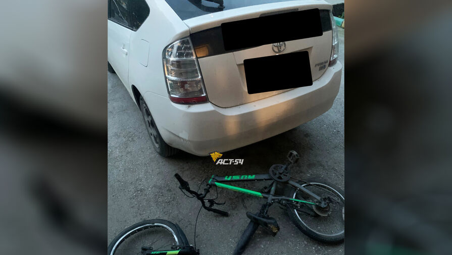 Голый сибиряк разбил машину велосипедом и попал на видео