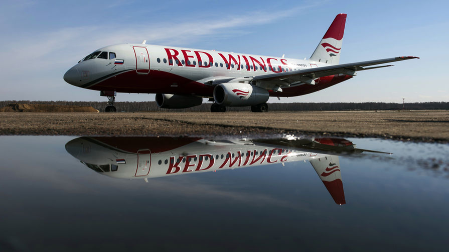 Самолет авиакомпании «Red Wings» в аэропорту Домодедово, 2015 год