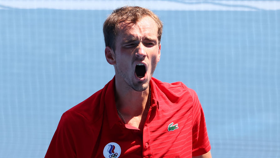 Теннисист Медведев вышел в финал "Мастерса" в Париже 