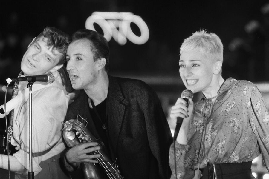 Солистка ансамбля &laquo;Браво&raquo; Жанна Агузарова (справа) во время выступления на&nbsp;фестивале популярной музыки &laquo;Конкурс дебютантов&raquo; в&nbsp;Москве, 1988&nbsp;год