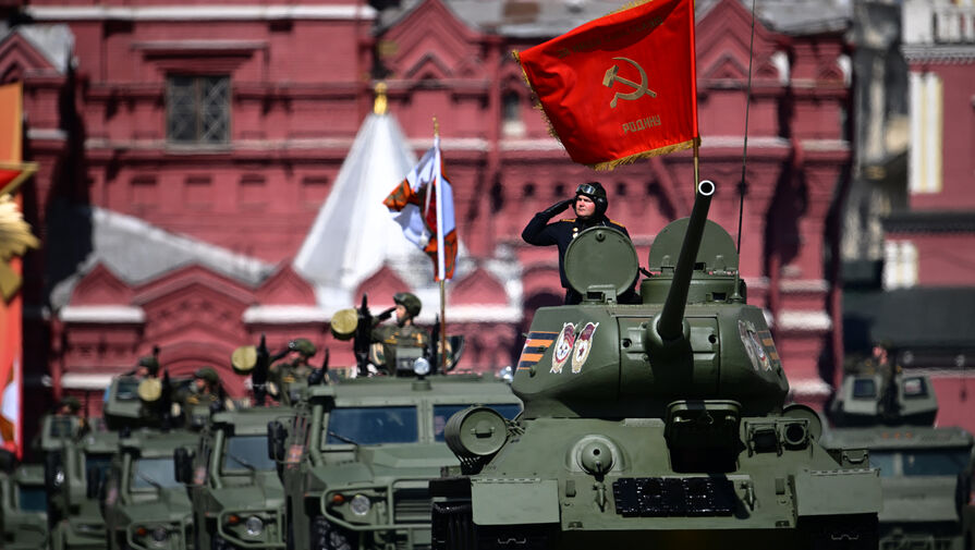 Военные начали перебрасывать в Москву технику парада Победы