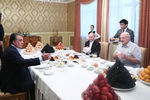 Президент Белоруссии Александр Лукашенко, президент РФ Владимир Путин и президент Таджикистана Эмомали Рахмон (слева) во время обеда в резиденции президента Белоруссии, 30 июня 2019 года 