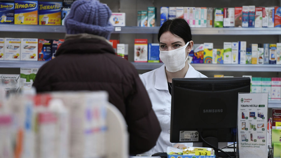 Опрос: большинство россиян покупают лекарства без консультации врача