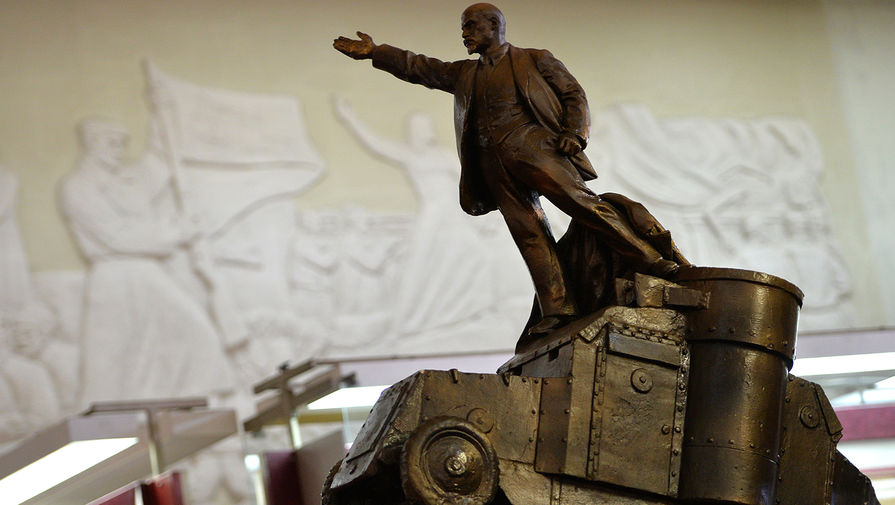 Композиция «Ленин на броневике» в Ульяновском музее-мемориале В.И. Ленина в Ульяновске