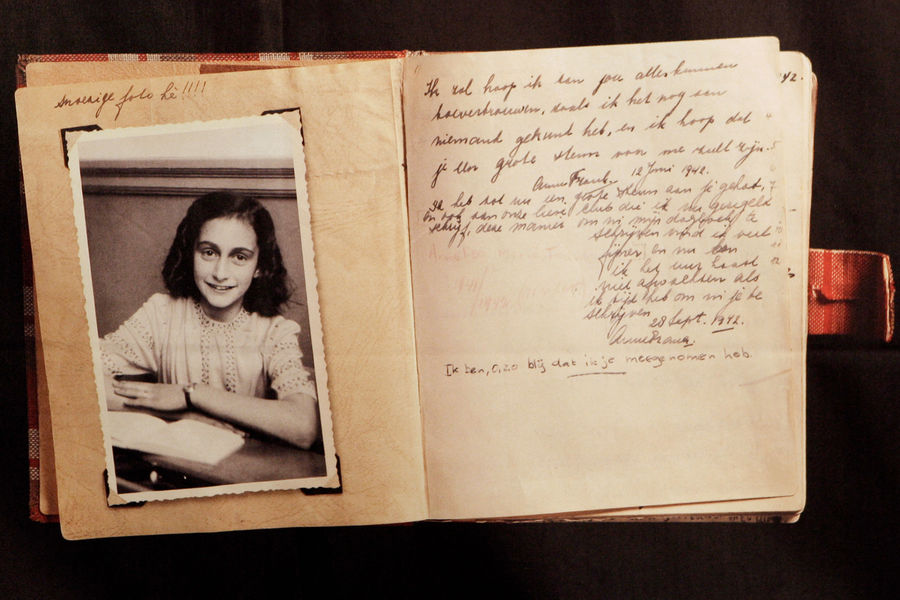 Дневник Анны Франк на выставке в Хоогхалене, Нидерланды