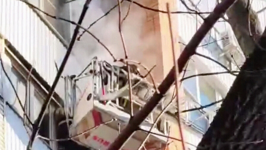 В Москве мужчина, спасаясь от пожара, выпрыгнул из окна 9-го этажа и разбился