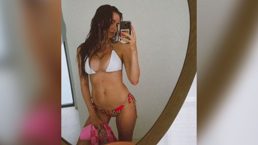 Жена экс-футболиста Тарасова показала грудь в бикини