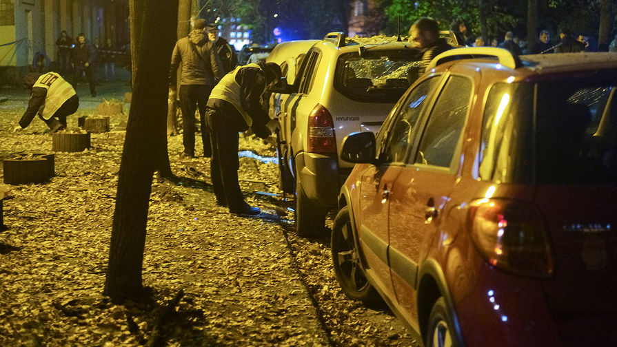Следственные действия на месте взрыва автомобиля в Киеве, 25 октября 2017 года