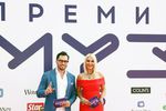 Телеведущая Лера Кудрявцева и шоумен, певец Александр Ревва (Артур Пирожков) перед церемонией вручения XVII ежегодной национальной телевизионной премии в области популярной музыки «МУЗ-ТВ 2019»