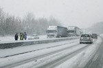 Пробка из грузовиков на шоссе А48 во Франции