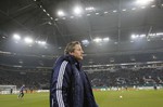 Новый главный тренер «Шальке» Йенс Келлер на фоне домашней арены гельзенкирхенцев
