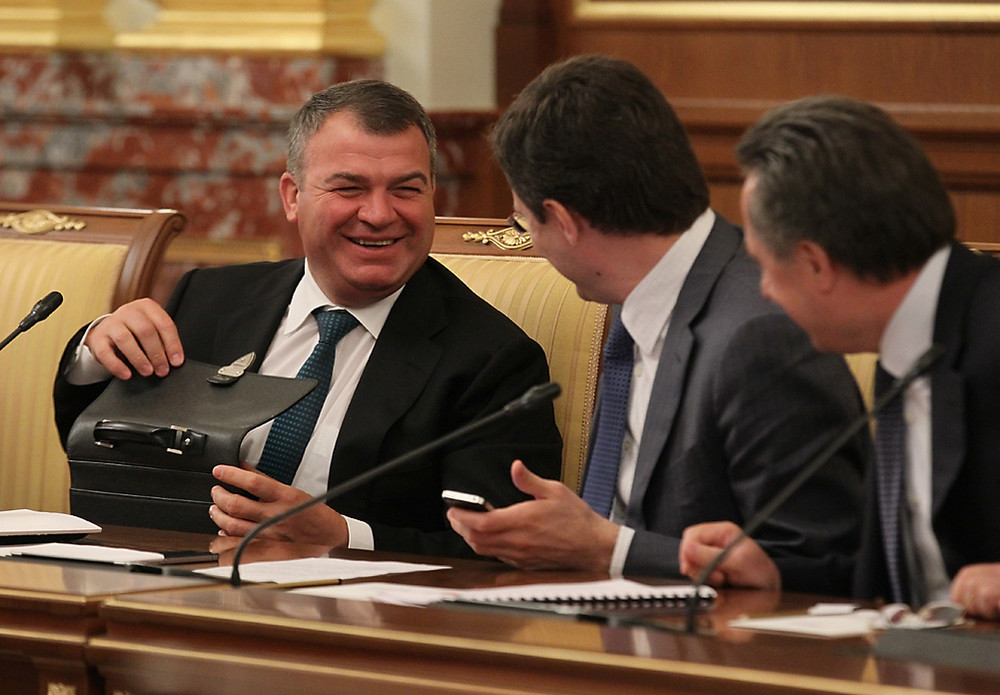 Анатолий Сердюков перед началом заседания правительства РФ. (2012 г.)