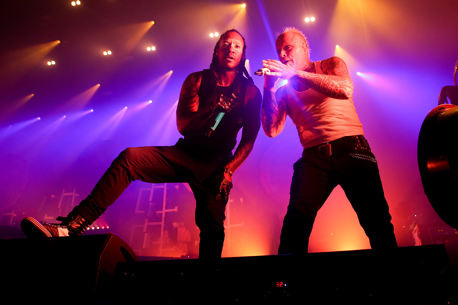 Вокалисты британской группы The Prodigy Максим Реалити и Кит Флинт (слева направо) во время выступления в клубе Stadium Live в Москве