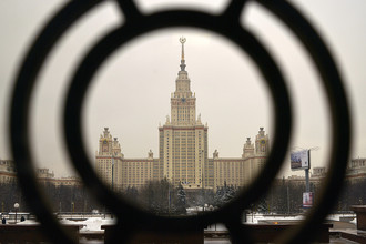 Главное здание МГУ на Воробьевых горах в Москве, 2016 год